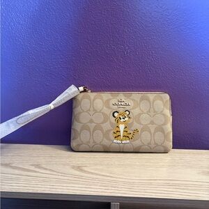 NEW Coach Large Corner Zip Wristlet in Signature Tiger Lunar New Year C7698